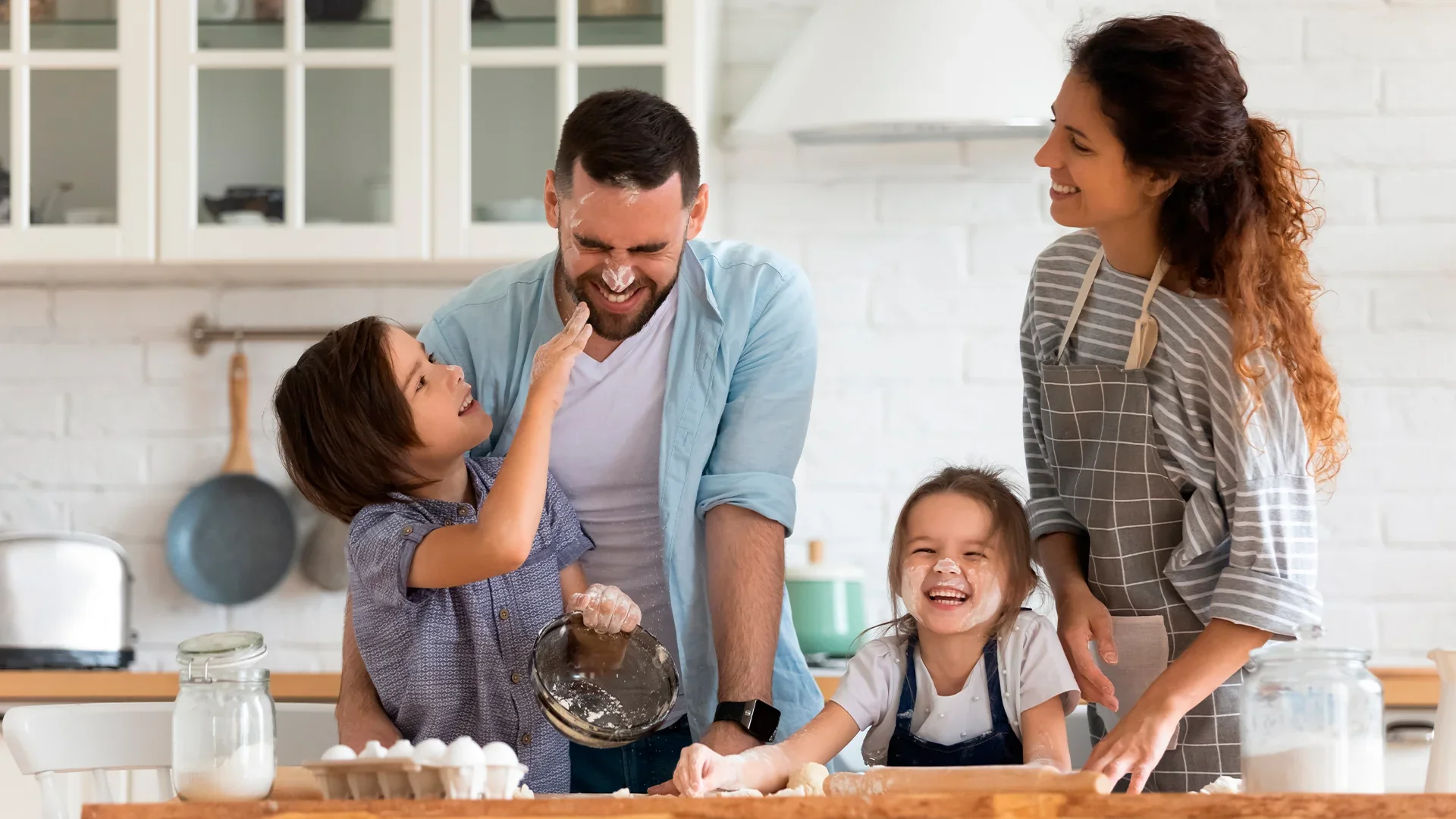 Família em ambiente limpo após atendimento Dynamis